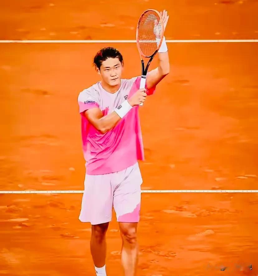 张之臻止步ATP500汉堡站男单八强！凌晨的男单第3轮比赛，赛会8号种子张之臻以