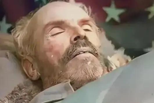 1939年，白求恩被埋葬在河北唐县，由于他在前线战死，交通队只能秘密地把白求恩的