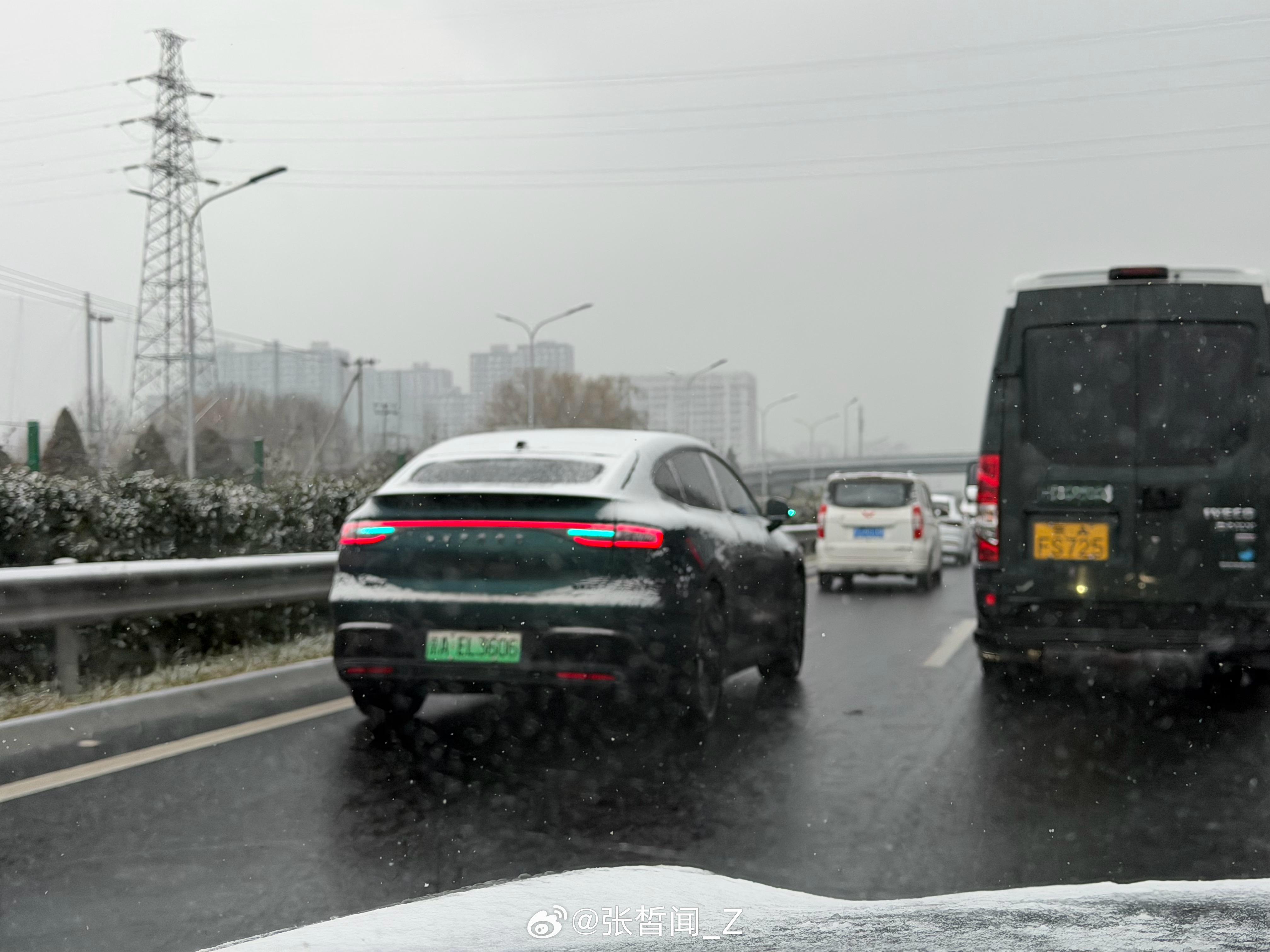 雨雪雾天气，依然敢用小蓝灯的勇士 北京