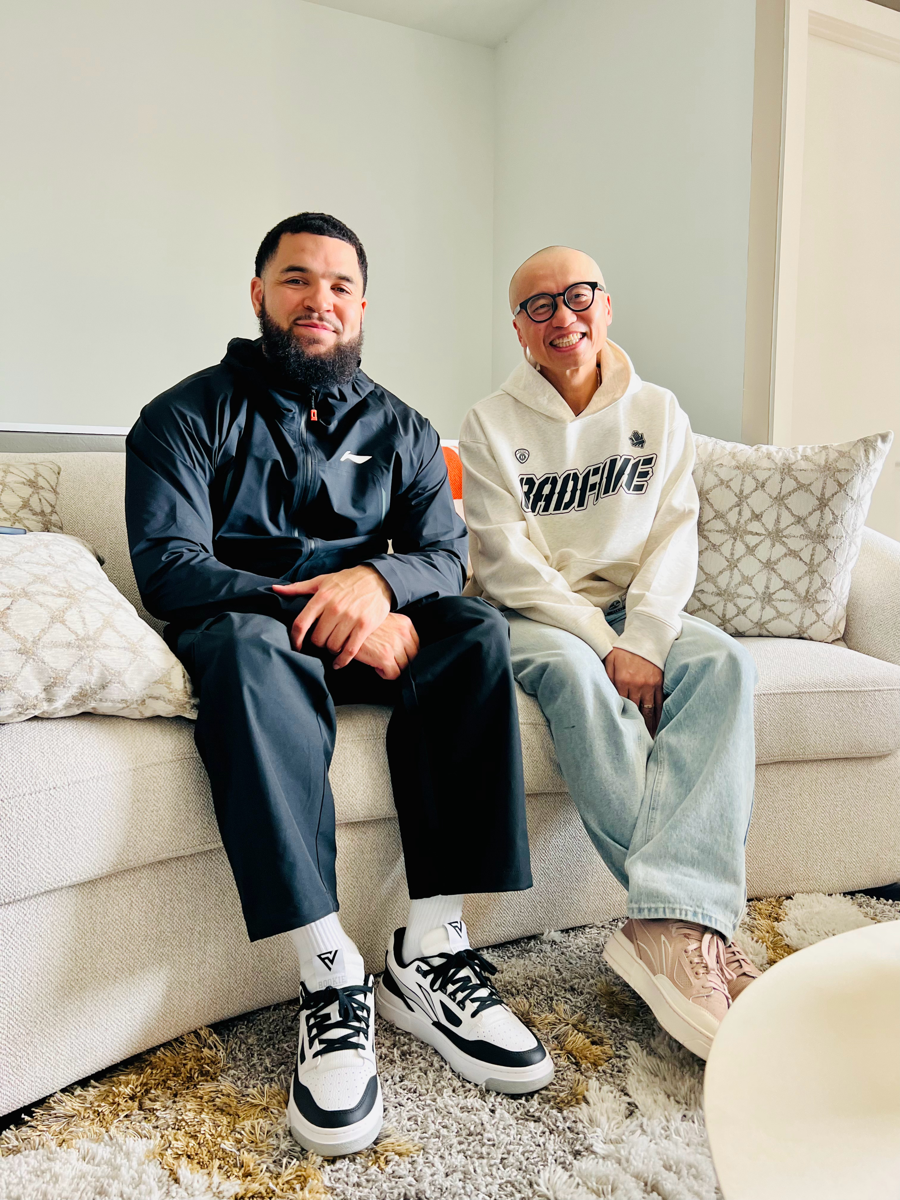 我和乌杜卡一样，看着火箭众人，尤其申京的进攻处理也脑仁疼…半场11个助攻10个失