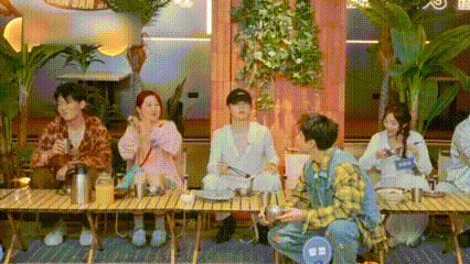 周震南自曝垫了两个增高鞋垫 笑不活了！周震南游戏中开启“坦白局”，大胆公开增高鞋