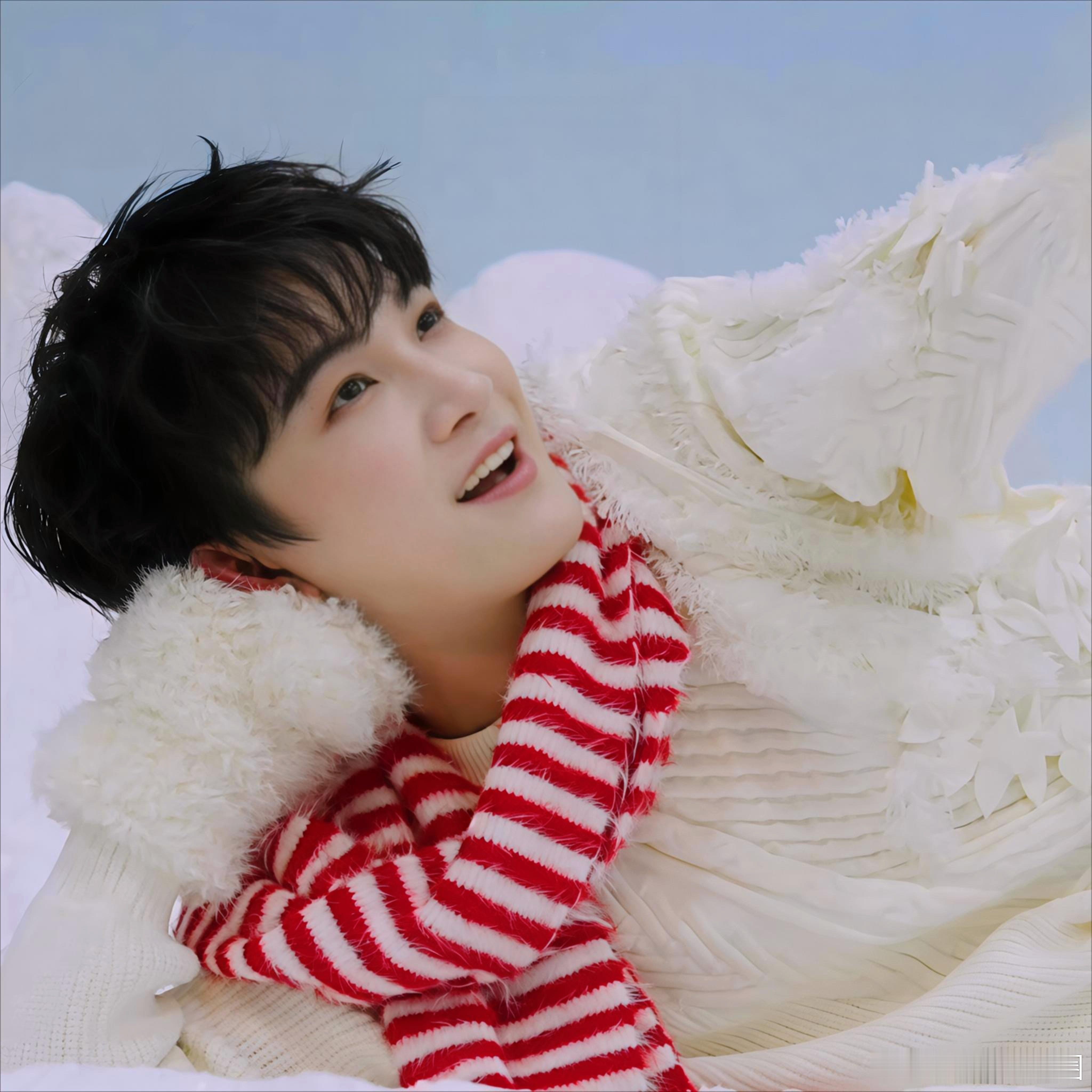 周深  周深新歌接财运 【圈宝和米说早安】当时间透过窗棂，挤进每一个梦，永不褪色