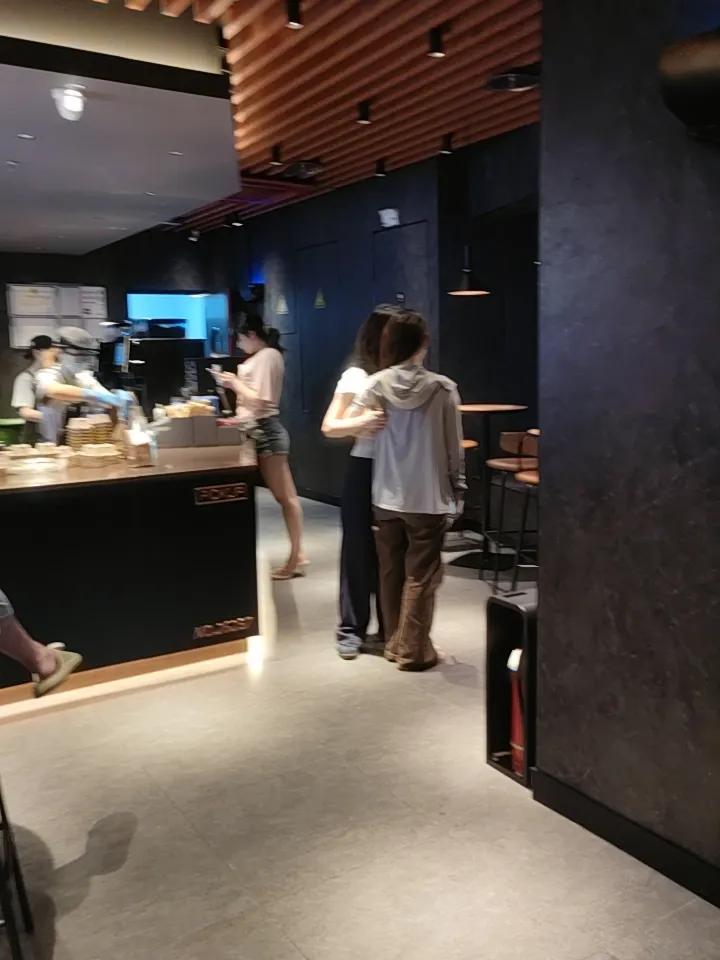 女人这辈子可以靠谁？我最想说的女人这辈子，只有靠自己才靠得住。谁也靠不住。
