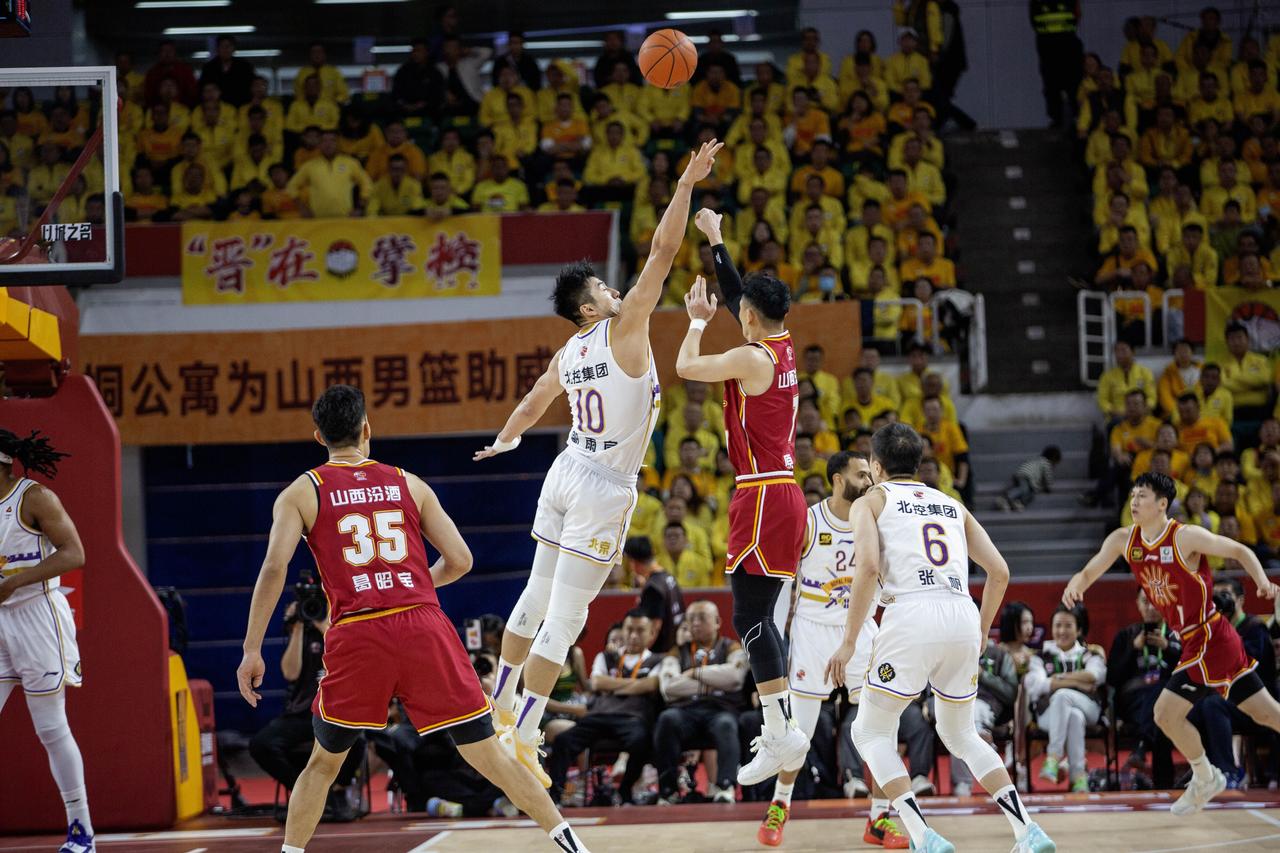 “篮球就是生意”，从前总觉得这话是 NBA 的专属注脚。

可看完这两三年来CB