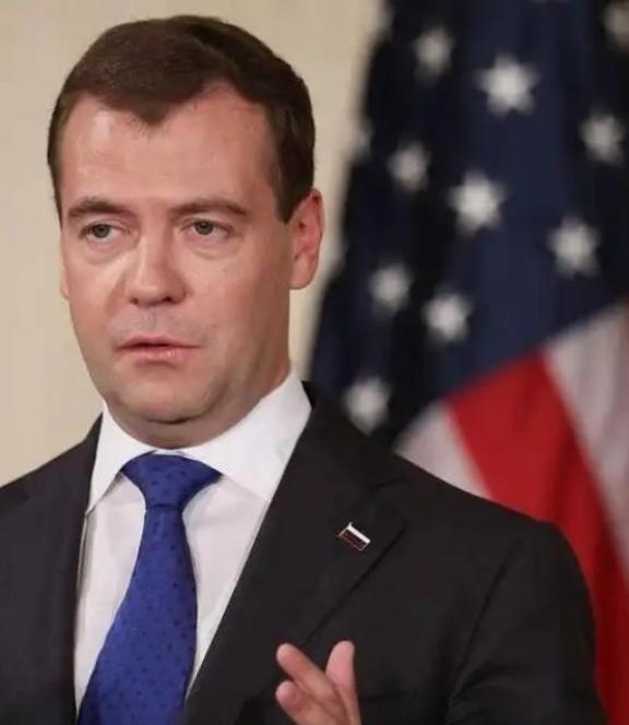 梅德韦杰夫：一旦战败，就用核弹攻击4个国家，让世界进入末日，将动用战略核武器针对