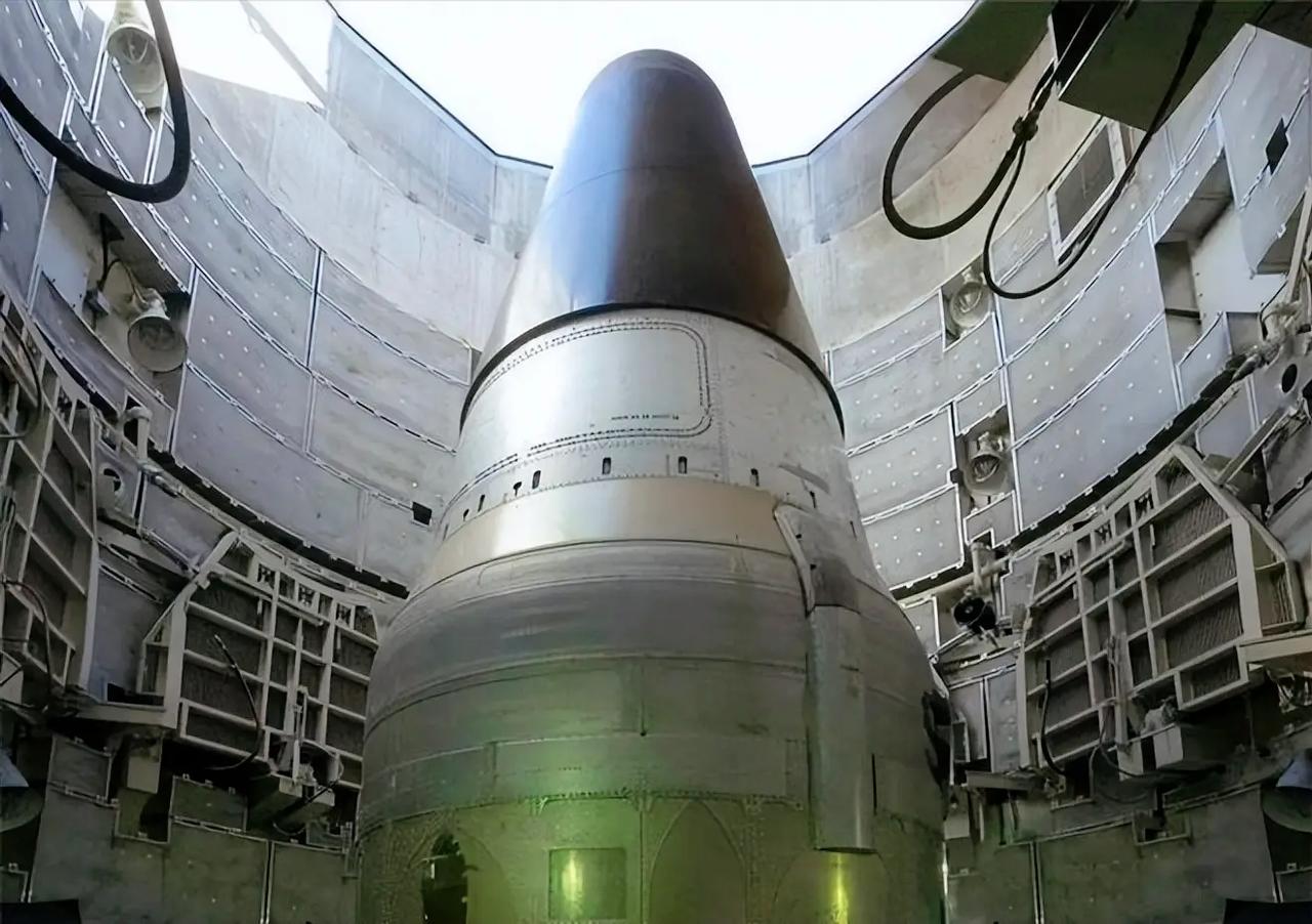 40多吨分离钚就堆在仓库里，高市早苗只要动一动手指，这层窗户纸立马就破！美俄《新