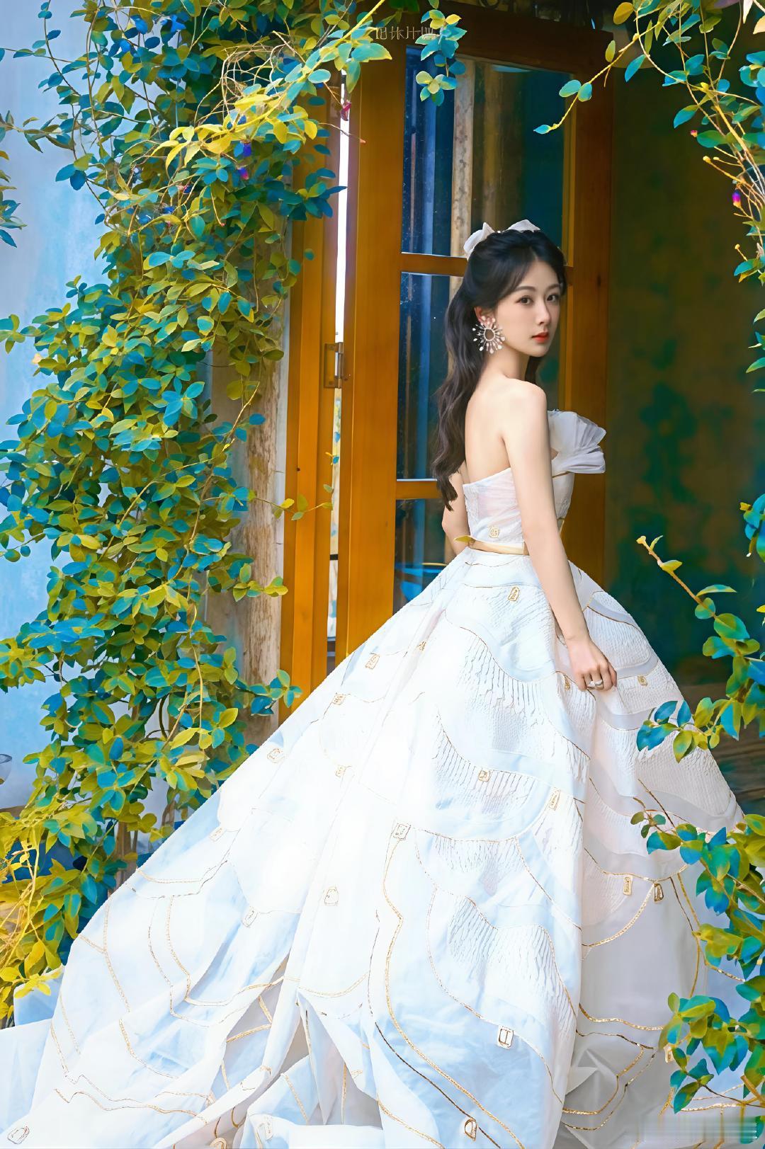 杨紫经历过极不自信的阶段金鹤龙给杨紫化的魅影妆看杨紫金九访谈破防了，曾经极度不自