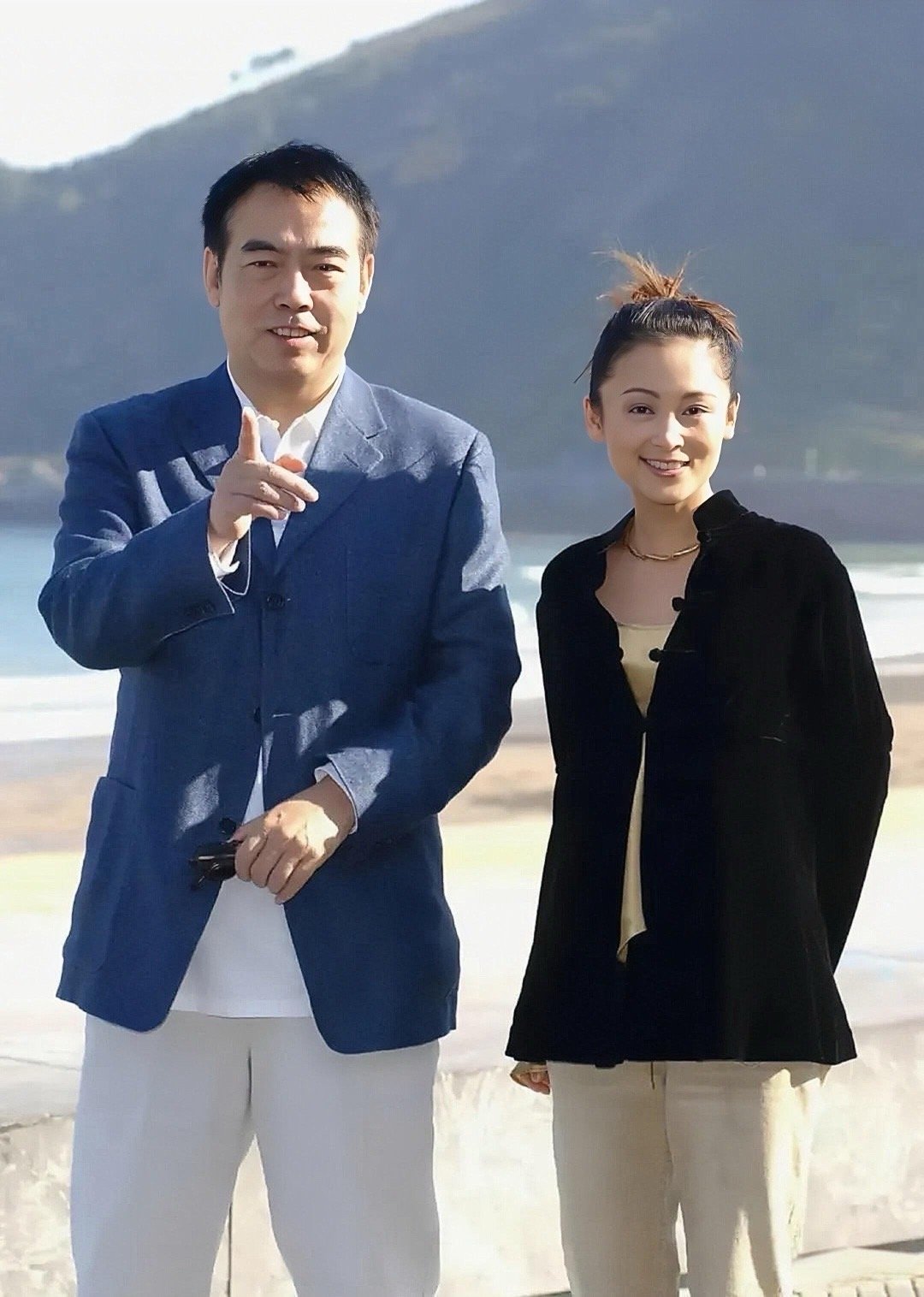 陈红在陈凯歌身边，真的很开心啊 ​​​