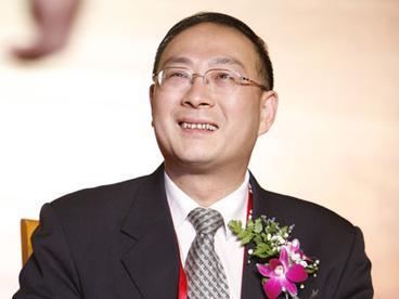 金灿荣这回是真坐不住了！

他在社交媒体上连着发了好几条，急得就差把“拖不得了”