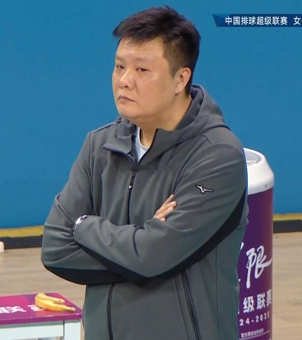 王指导急的从长袖换成半袖 