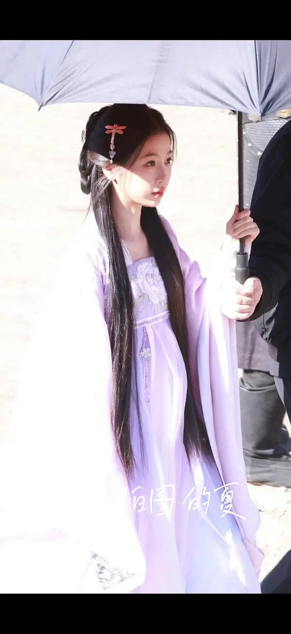 虞书欣最新路透图 大家觉得怎么样 