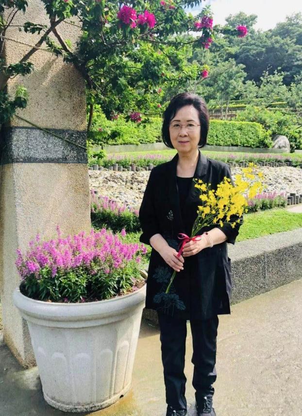 人无完人，无论琼瑶她有哪些方面的不足，都不能否认她绝无仅有的才情，因为她的作品承