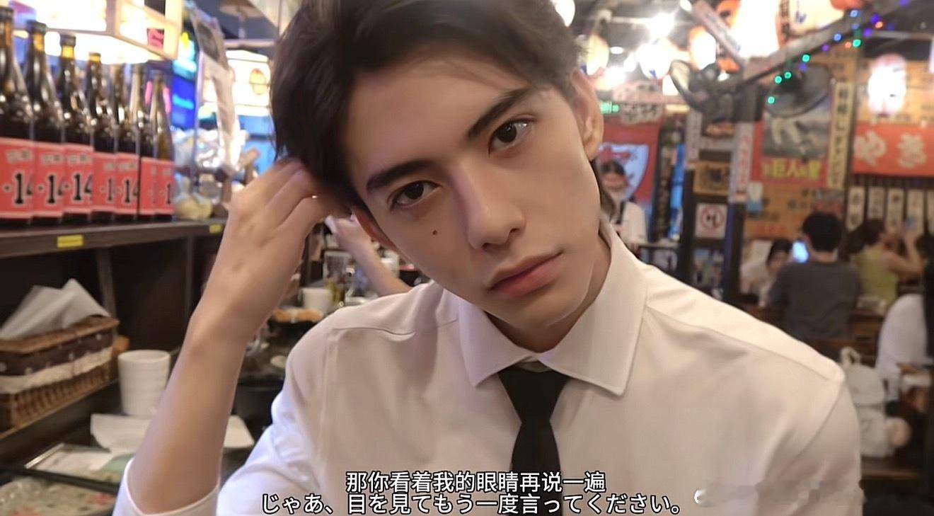 卧槽此人太貌美了 ​​​