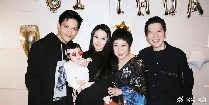 同胞情深，大爱相连！向佐全家与李连杰捐赠300万港币，支持香港受灾群众物资补给与