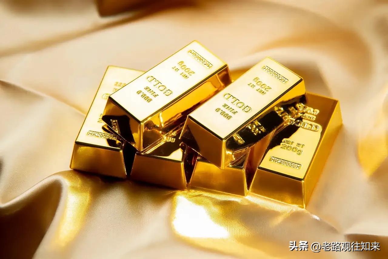央行连续第19个月增持黄金，大妈这次又赢了？但盯着金店价牌的老张，手心全是汗
