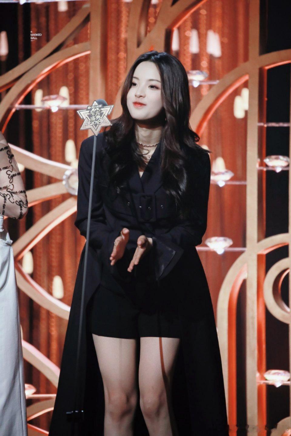 杨超越[超话] 2018年星光大赏的小越这是什么神仙妹妹 ​​​