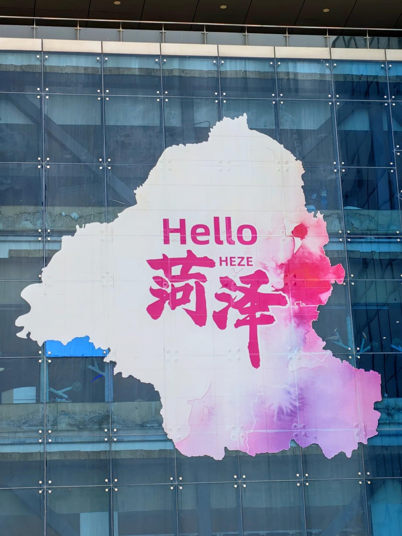 国庆假期和家里人一起在海底捞吃饭，孩子想要这里的周边产品，这里的服务一如既往的好