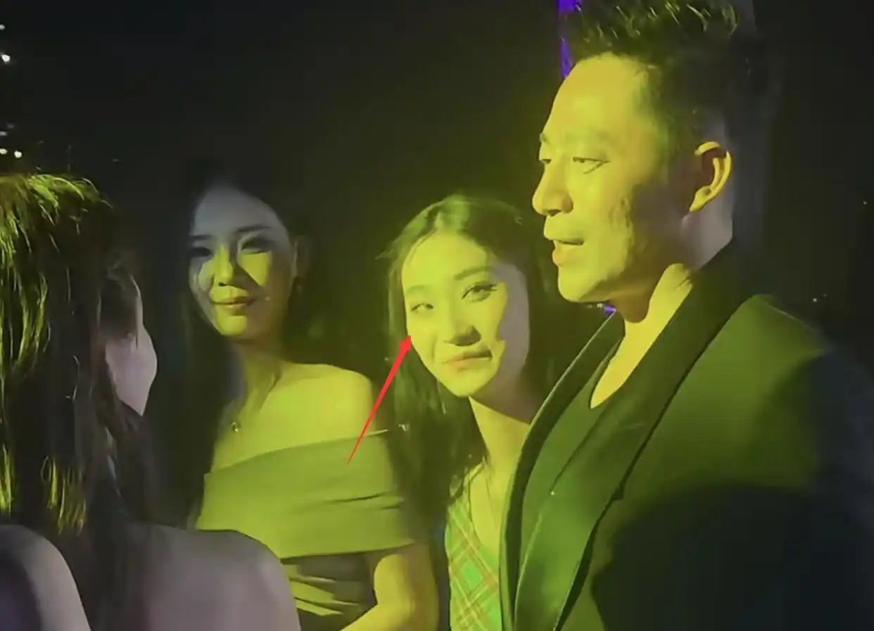汪小菲马筱梅参加电影之夜，马筱梅艳气质出众，好友王中磊也在场！ ​​​