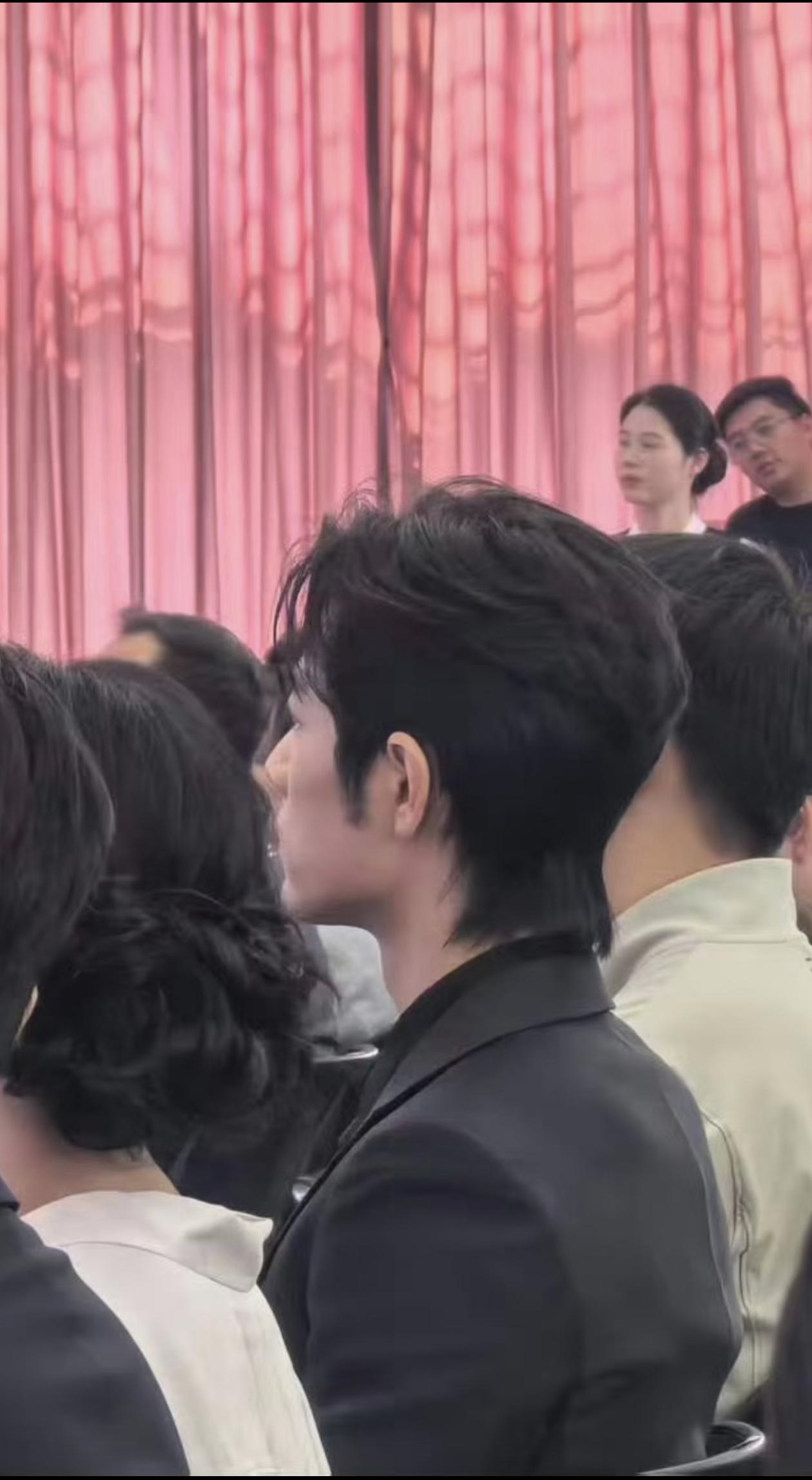 后脑勺都这么有魅力