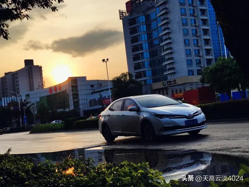 年底的快乐是卡罗拉给的 年底的快乐真是卡罗拉给的！就说卡罗拉锐放，这车子实用性超