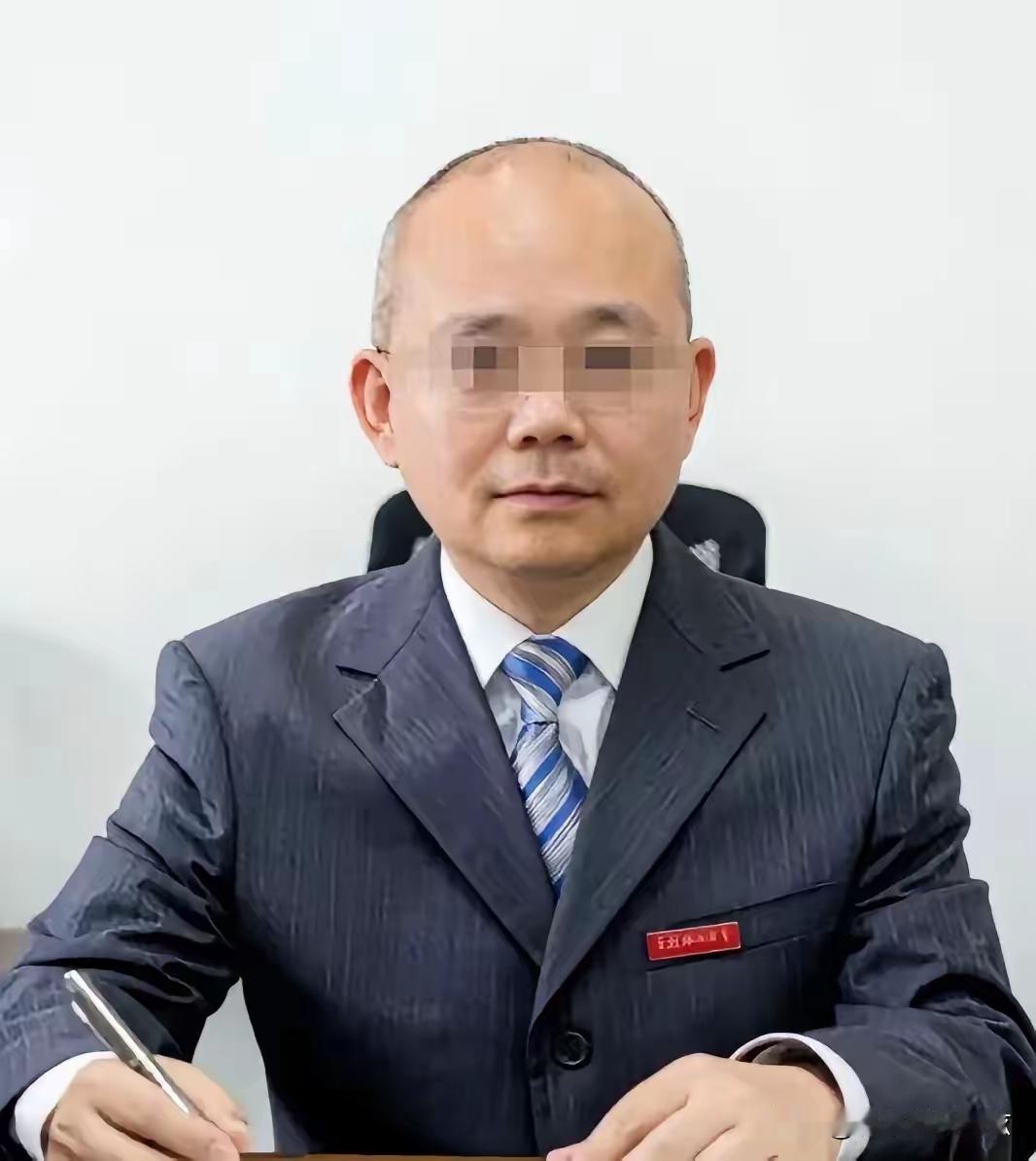 重庆那个事，越想越不是滋味。58岁的副教授，把60岁的副校长捅了。两个人住同一个