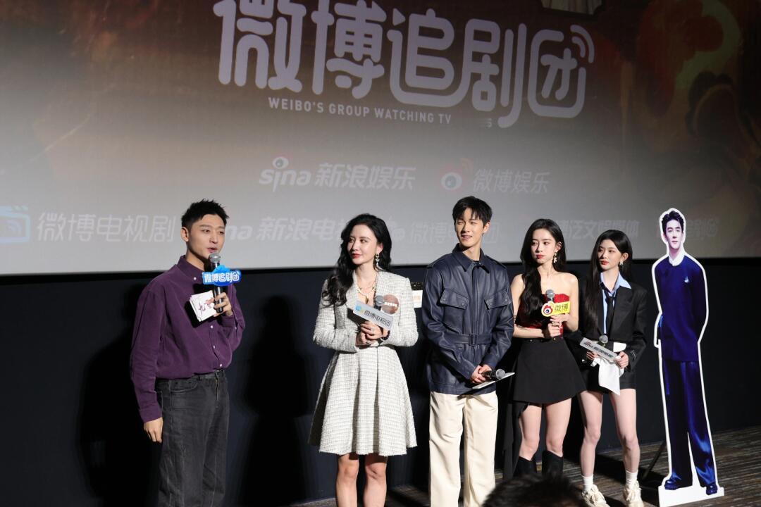 昀牵孟绕[超话]  💜  昀牵孟绕  捡到几张超高清的合照！ 