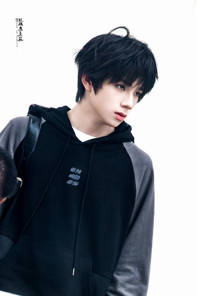 王橹杰爱心呆毛 王橹杰自带阴湿男鬼buff 王橹杰自带阴湿男鬼buff，王橹杰爱