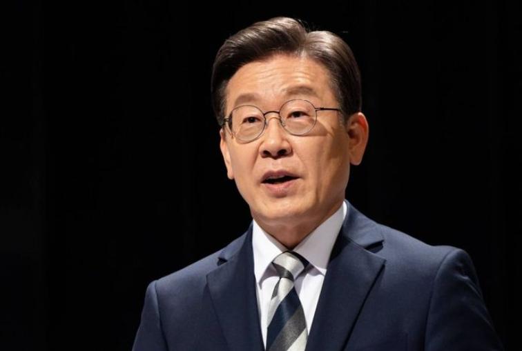 韩国这次没把立场摆正，中方直接撤展抗议，中韩关系刚有起色，又因为光州双年展的涉台