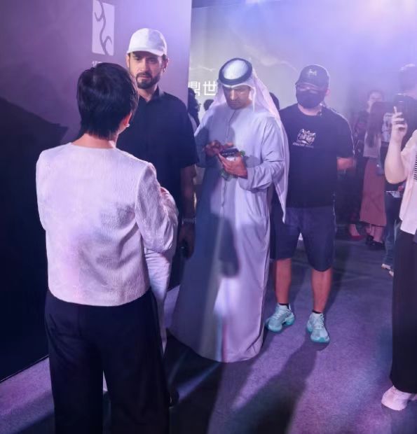 仰望 U8L吸引到了中东土豪，据说是阿联酋皇室成员Tareq Sultan Sa