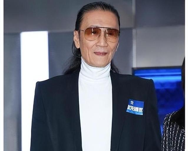 谢贤的离世让我最怀念他那藏了一辈子的温柔与体面。89岁安详辞世，家人遵从他遗愿低