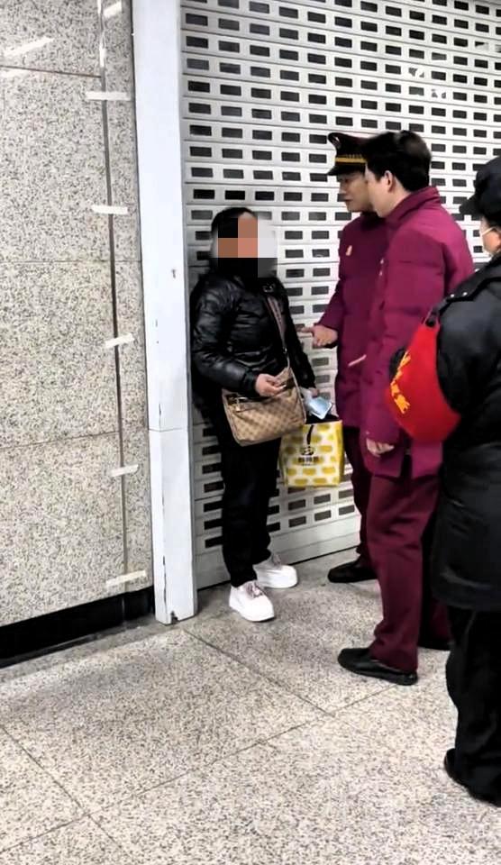 女子冒用母亲老年卡，查系统记录惊呆，这下能补完吗？

武汉一女子，拿自己妈的老年