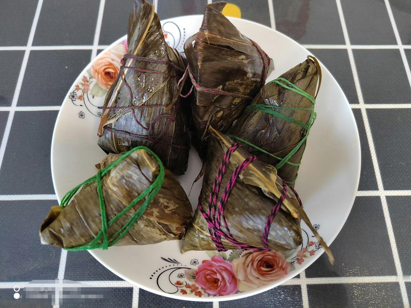 节后粽子有买三送一还有6折出售粽子、月饼这种都是节日快消品，一般都是过节前或者节