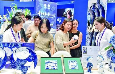 以下是一些2025年10月20日的新闻：
 
国内新闻
 
- 中央气象台继续发