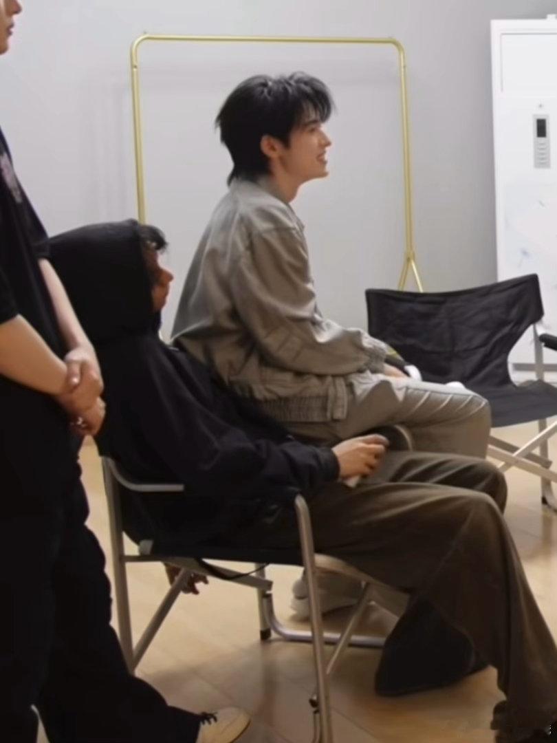 姐妹你这么圆的屁股不疼吗 
