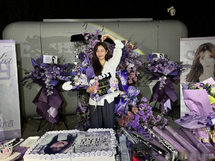 宋妍霏自曝本名梅倩仪一直以为宋妍霏是本名 真心被狠狠惊艳住，宋妍霏的艺名利落高级