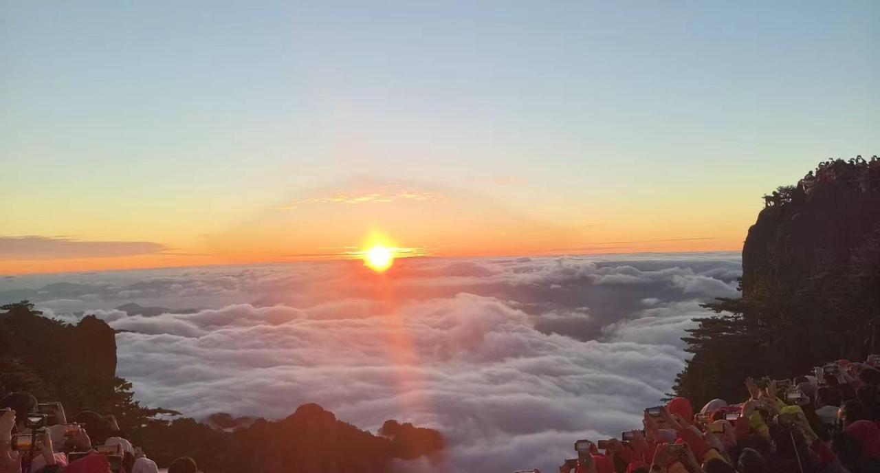 我评论了@沐浴秋色 的作品：一幅岁月静好的画面[赞][赞][赞]让人心里很平静[