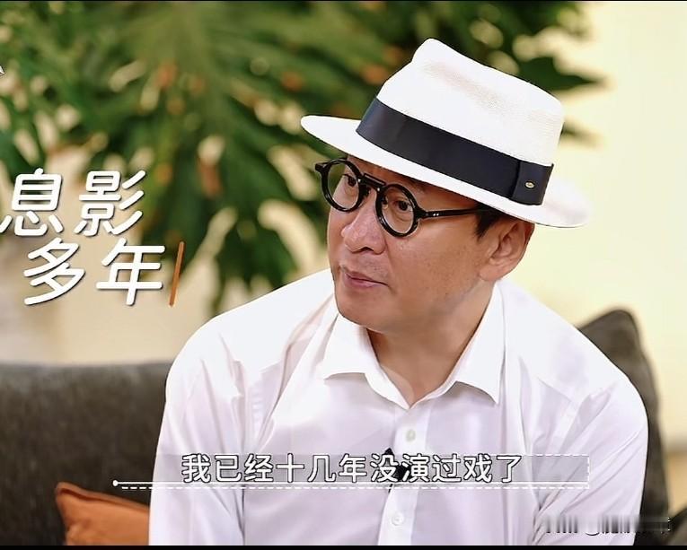 隐退娱乐圈12年，周杰谈息影真相。
“不愿等到被行业淘汰，主动选择退场”
近期在