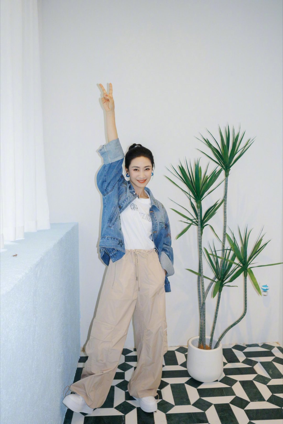 陶昕然李心洁徐梦洁谢楠撑伞饭撒哇啊啊啊是二公上下班路！！！新的一公继续支持这个安