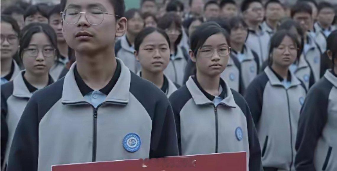 感觉现在的导演，都没读过书啊，演员那么帅哥美女，事实上校园里看不到几个。 