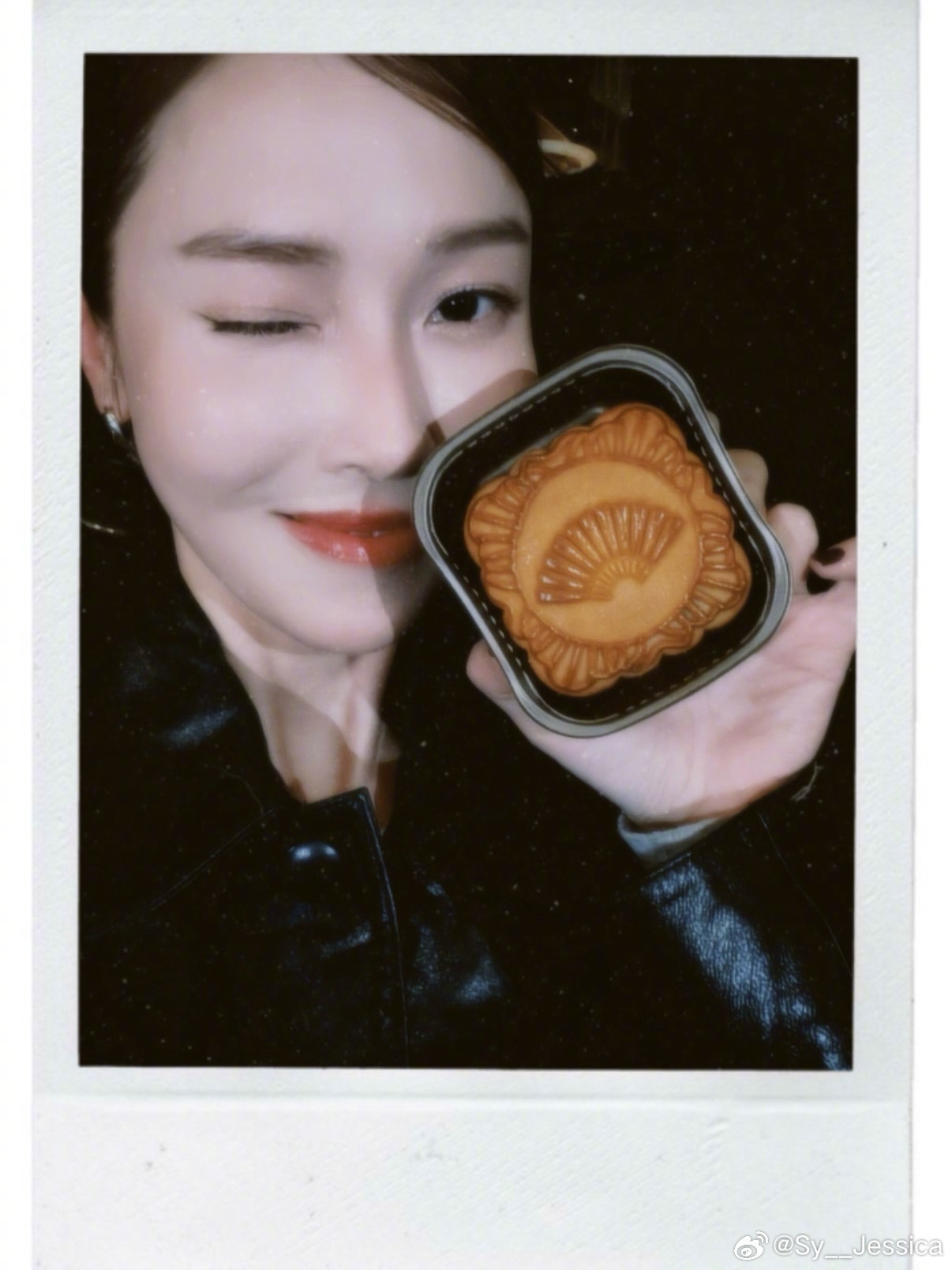 一句晚到的中秋快乐一起同框赏月 跨海营业记😉🌕💛郑秀妍[超话] ​​​