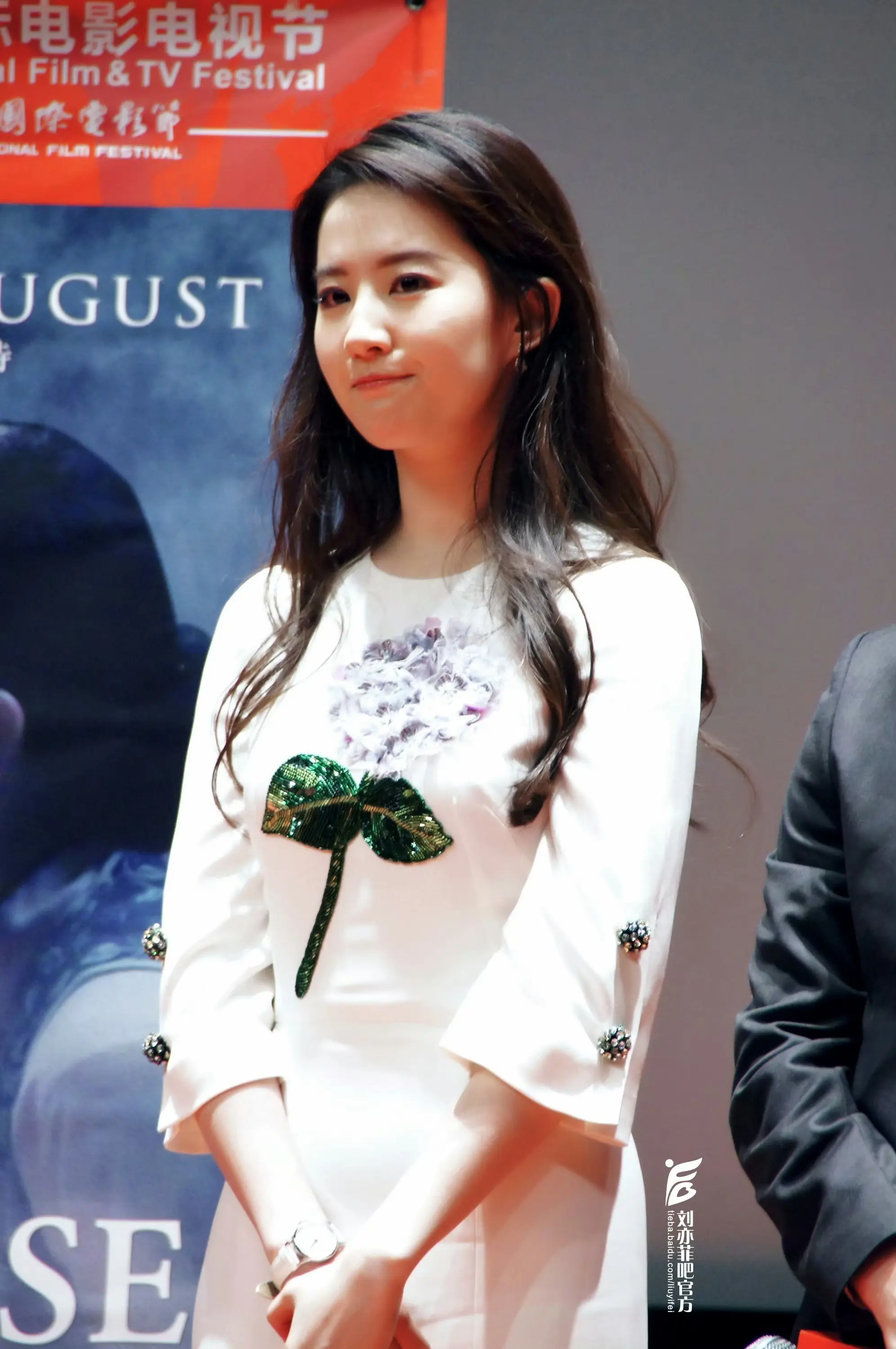 顶光下依旧神颜