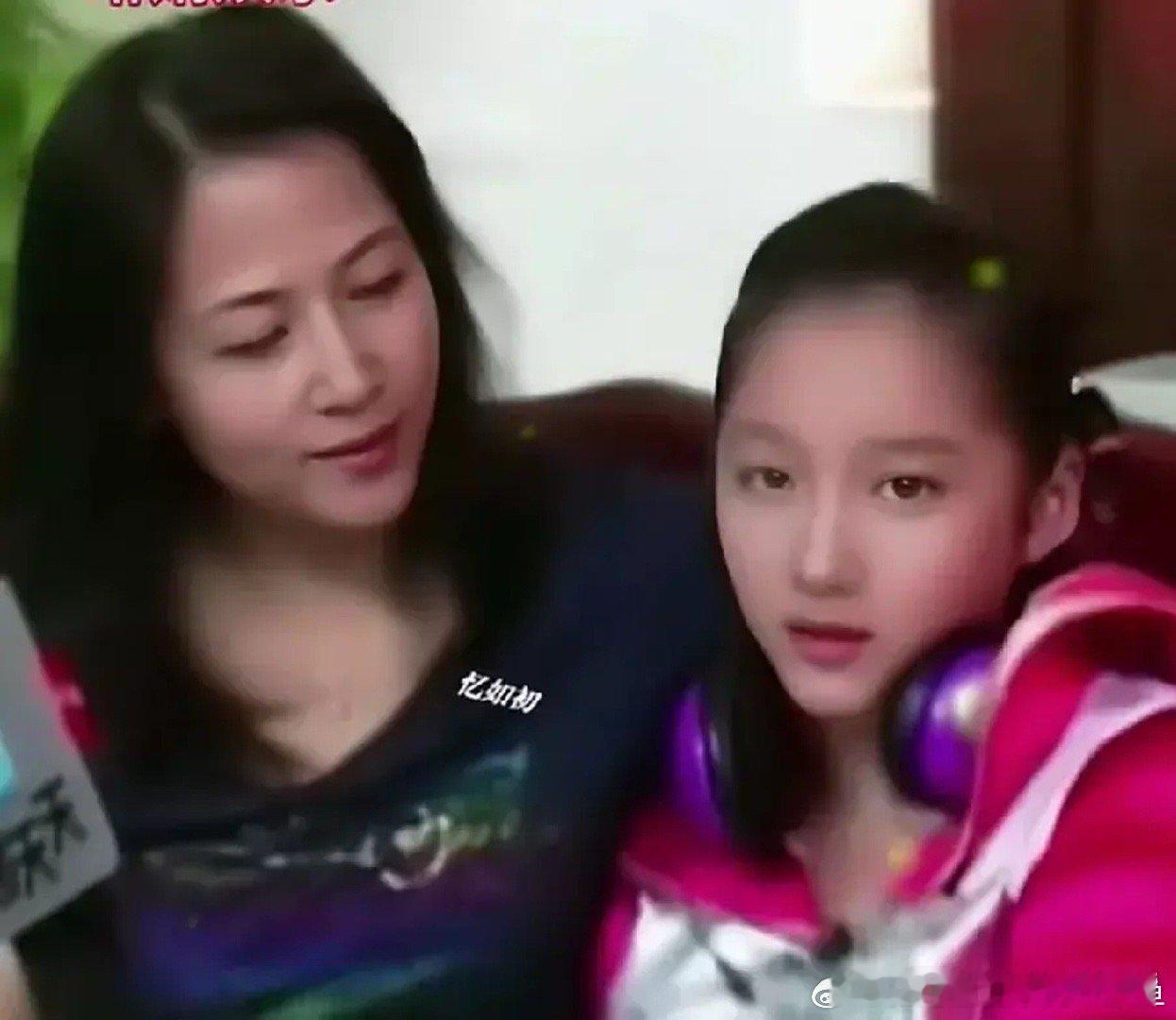 关晓彤李昀锐海边吻关晓彤国民度是怎么来的因为甜蜜暴击吗（因为湖南台，我看过一点）