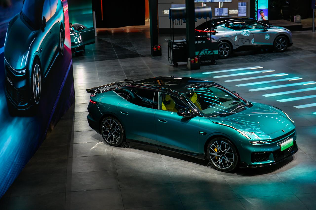 在2026北京车展上，领克10+与领克10正式开启预售，三款版型预售价20.99