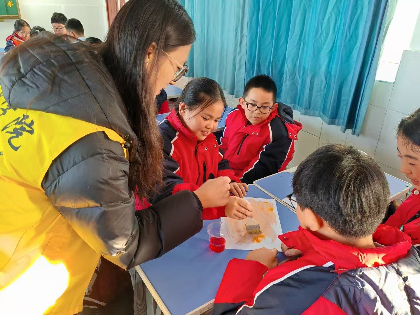 秦岭笑谈大学生寒假社会实践 为发展科学教育，曲阜师范大学教育学院“教泽润童心，科
