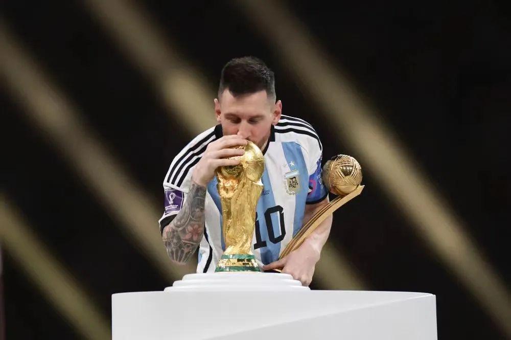 2026美加墨世界杯如约而至，39岁的梅西第六次踏上世界杯赛场，这也大概率是他传