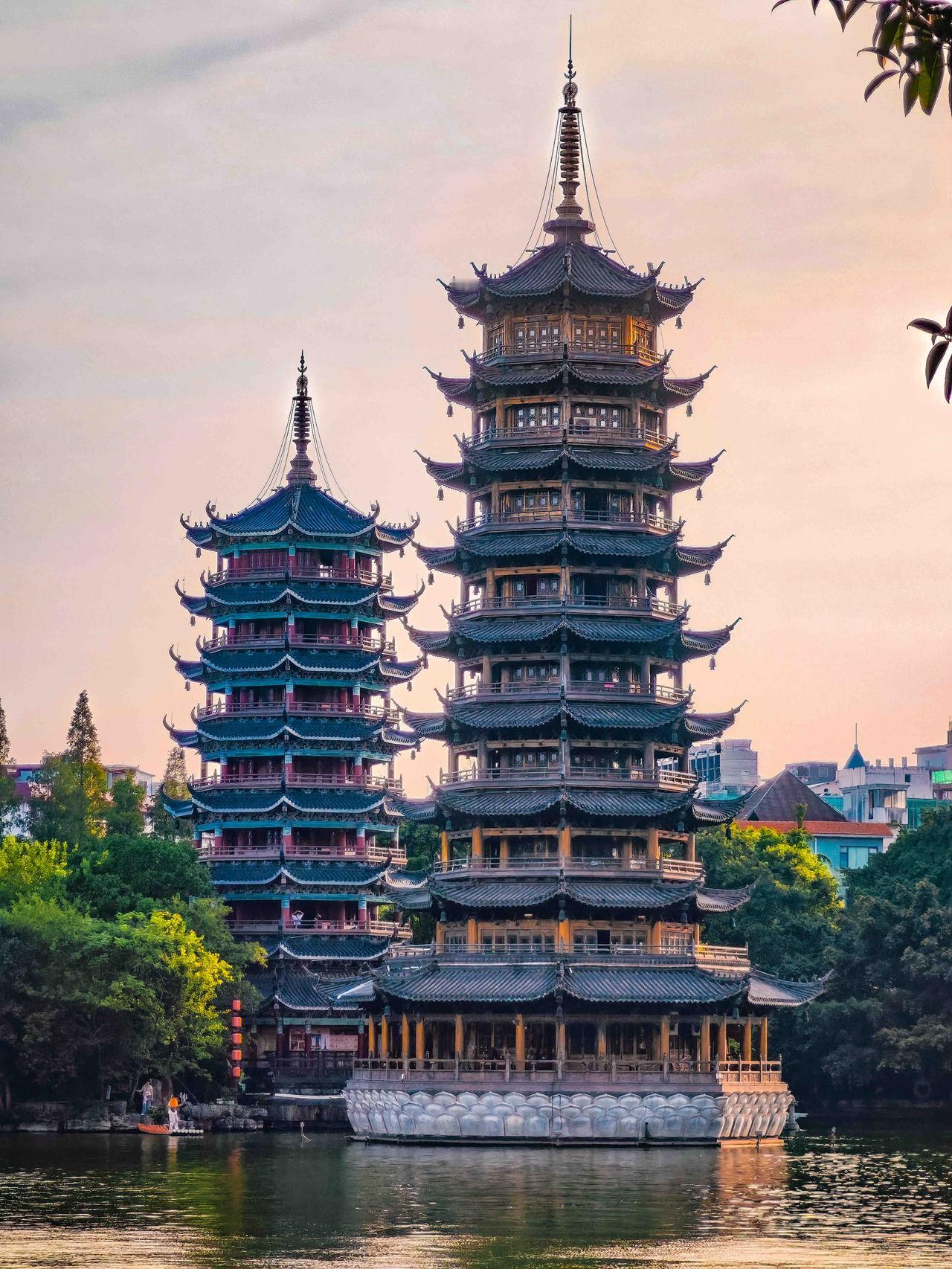 过日子就像拆盲盒，一边有盼了又盼的期待，一边也藏着没料到的惊喜。

之前邻居阿姨