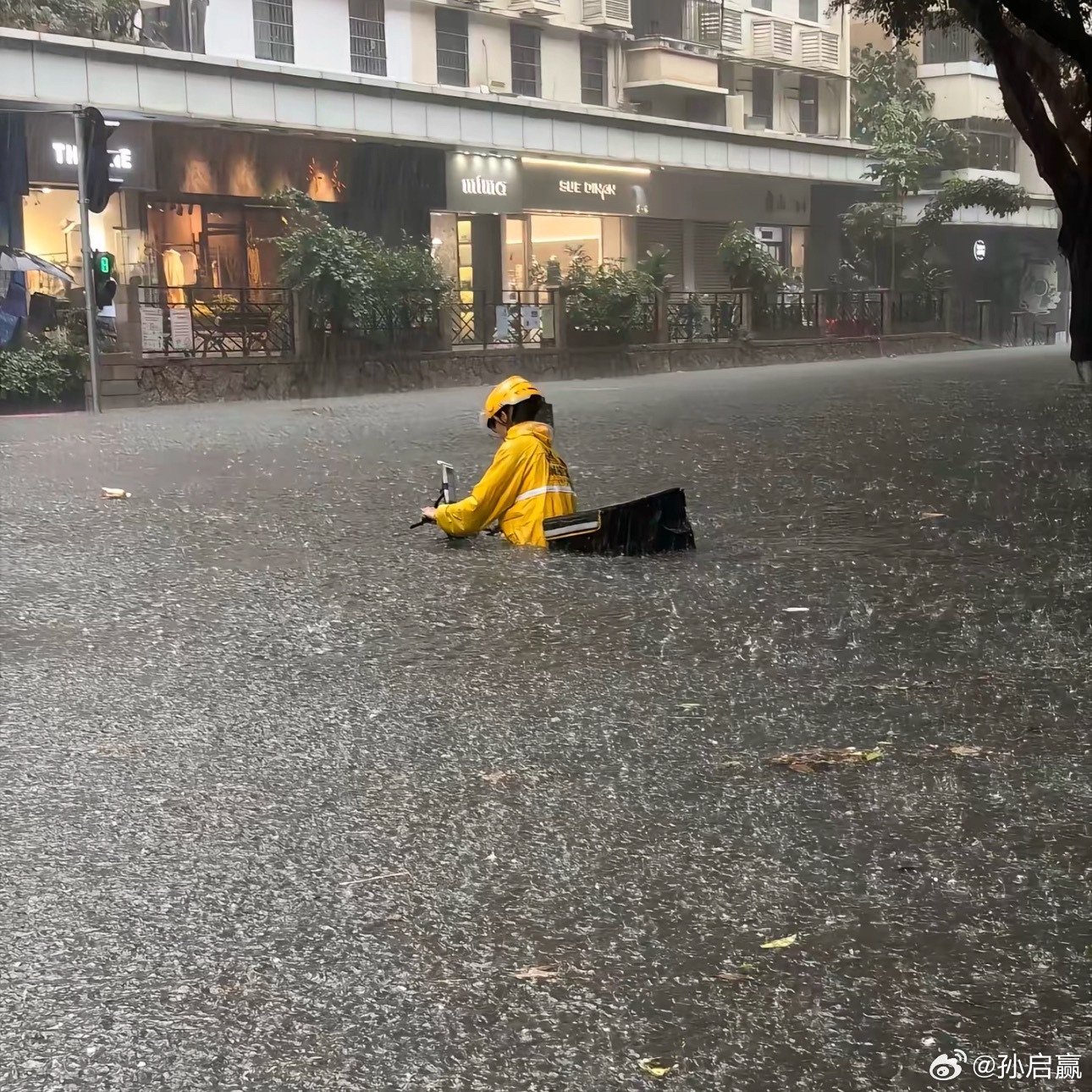 自从把全城挖开翻修搞了雨污分流之后，降雨是越来越多，越来越大。好奇怪🤔 