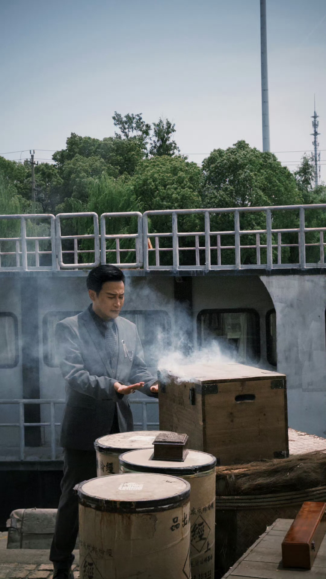 上完演综陈志朋真去演反派了 看陈志朋演反派，真是让人过瘾又期待，他短剧里的沈修明