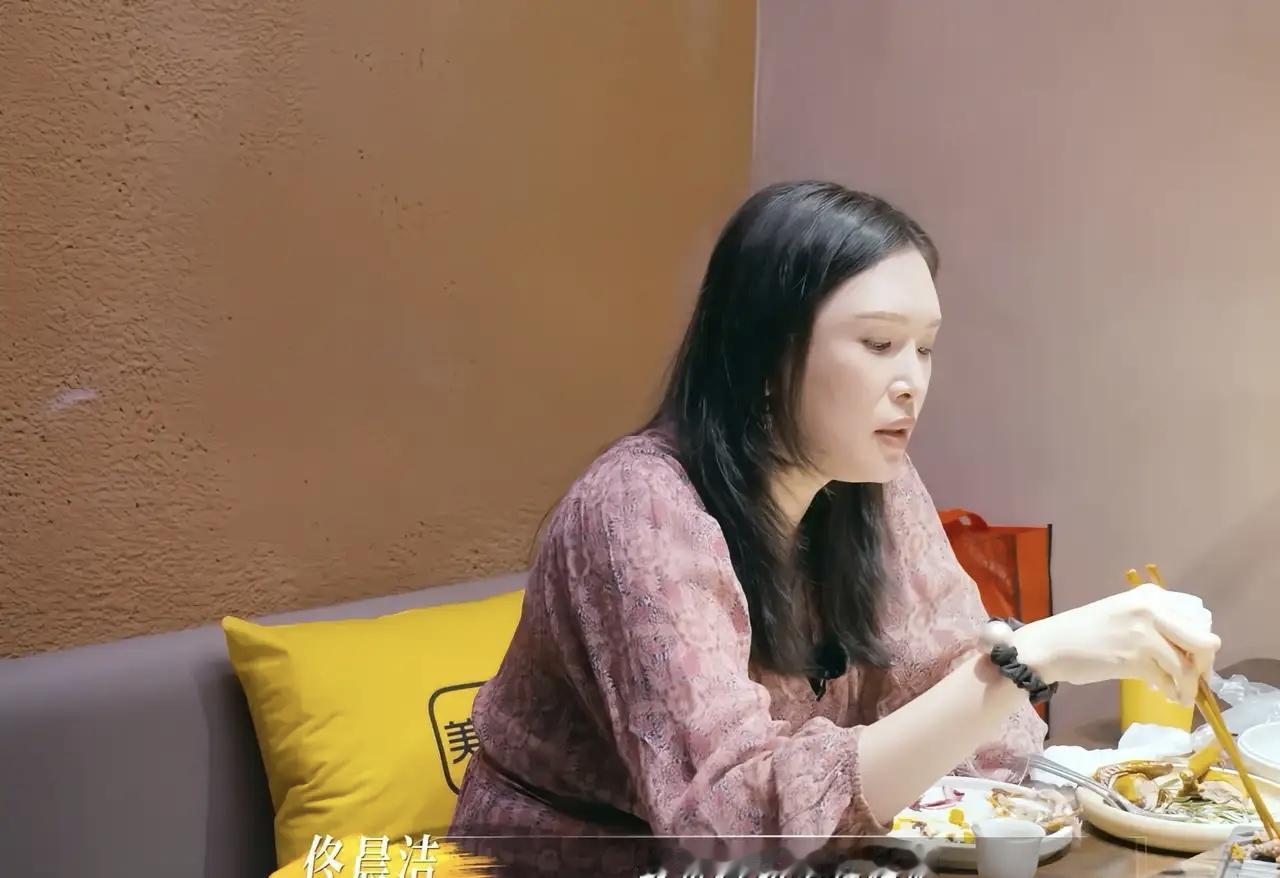 佟晨洁离婚后，真的好心平气和，说起离婚的原因，想起前夫，真的是一点情绪也没有呢。