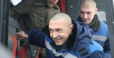 一名被误判阵亡的乌军士兵生还归来，其家人被要求归还1500万格里夫纳抚恤金。
